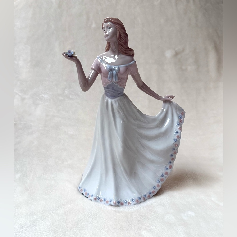 Nadal Porcelain Figurine “ Lady with flowers in Blue and Pink Accents. - Picture 9 of 11